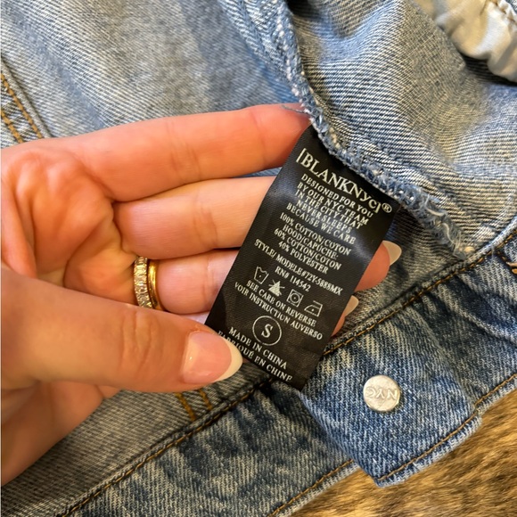BLANK NYC Jean Jacket with removable hoodie - medium denim wash - Picture 6 of 8